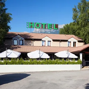 Hotel Logis Des Trois Massifs